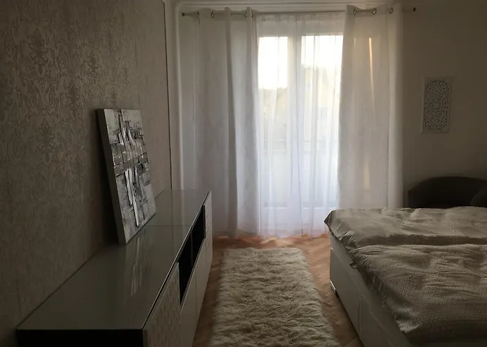 Am Loewenpark * מלק